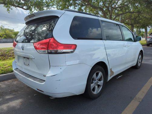2014 Toyota Sienna LE