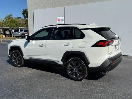 2022 Toyota RAV4 Hybrid XLE Premium