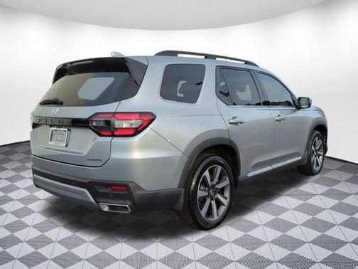 2024 Honda Pilot Touring 8-Passenger