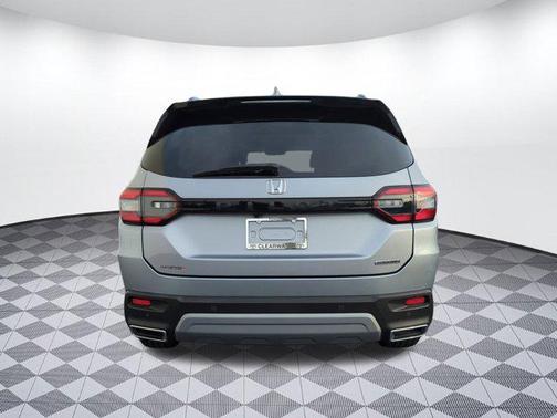 2024 Honda Pilot Touring 8-Passenger