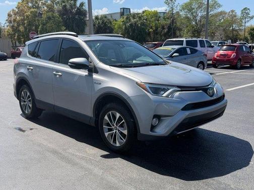 2017 Toyota RAV4 Hybrid SE