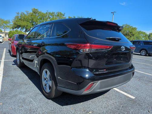 2022 Toyota Highlander LE
