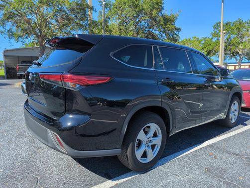 2022 Toyota Highlander LE