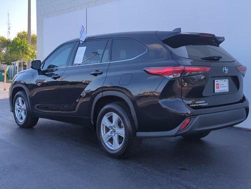 2022 Toyota Highlander LE