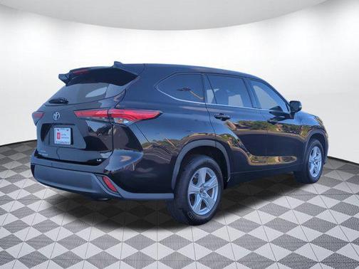 2022 Toyota Highlander LE