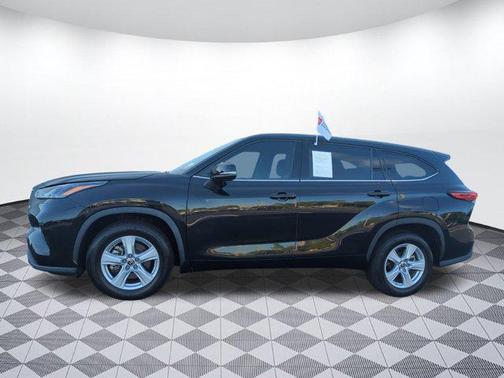 2022 Toyota Highlander LE