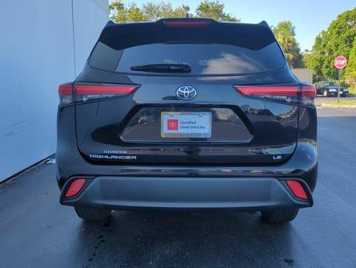 2022 Toyota Highlander LE