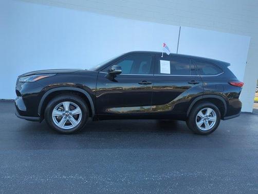 2022 Toyota Highlander LE