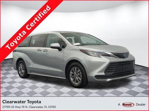 2023 Toyota Sienna LE