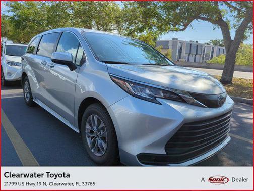 2023 Toyota Sienna LE