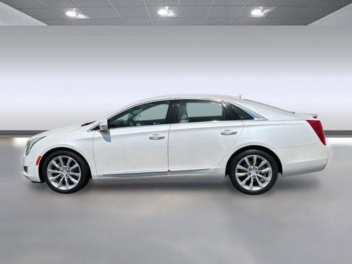Crystal White Tricoat 2016 Cadillac XTS Luxury