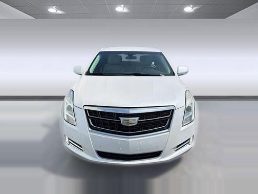 Crystal White Tricoat 2016 Cadillac XTS Luxury