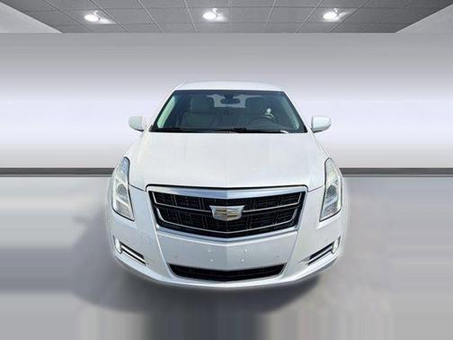 Crystal White Tricoat 2016 Cadillac XTS Luxury