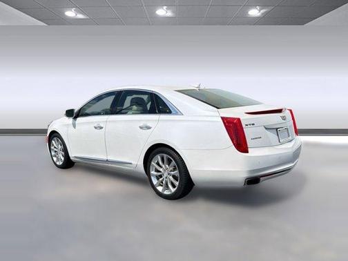 Crystal White Tricoat 2016 Cadillac XTS Luxury