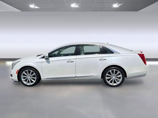 Crystal White Tricoat 2016 Cadillac XTS Luxury