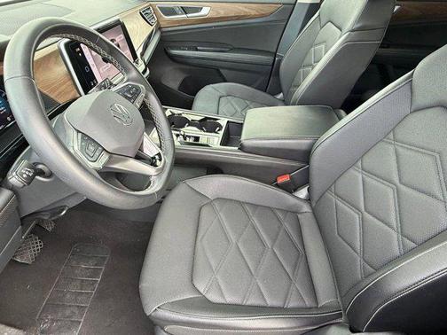 2024 Volkswagen Atlas 2.0T SE w/Technology 4MOTION