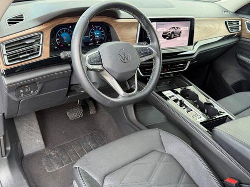 2024 Volkswagen Atlas 2.0T SE w/Technology 4MOTION