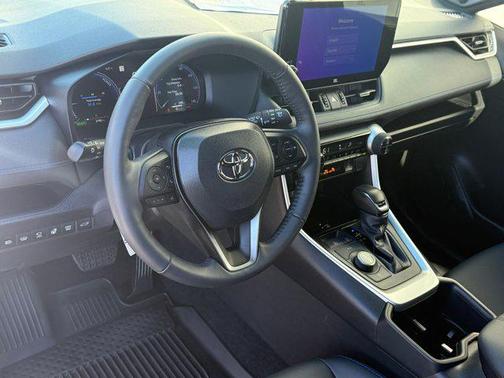 2025 Toyota RAV4 Hybrid SE