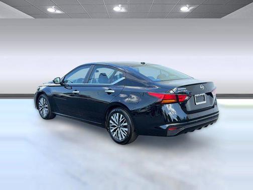 Super Black 2025 Nissan Altima SV FWD