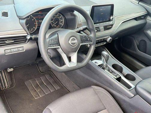 Super Black 2025 Nissan Altima SV FWD