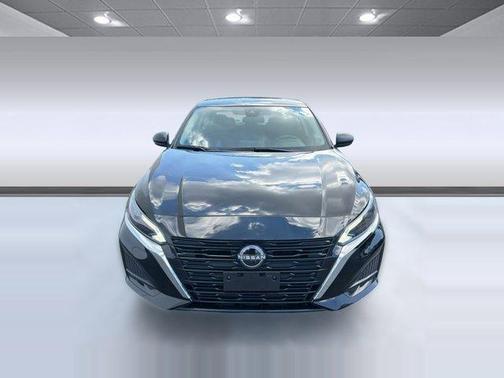 Super Black 2025 Nissan Altima SV FWD