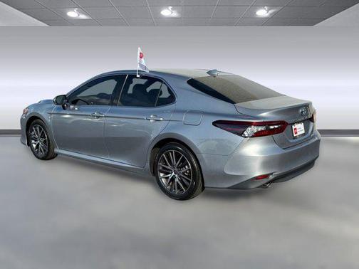 2022 Toyota Camry Hybrid XLE