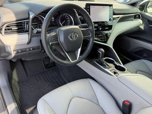 2022 Toyota Camry Hybrid XLE
