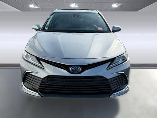 2022 Toyota Camry Hybrid XLE