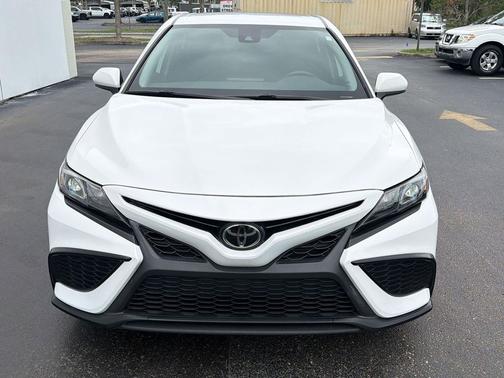 Super White 2021 Toyota Camry SE