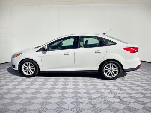 Oxford White 2017 Ford Focus SE