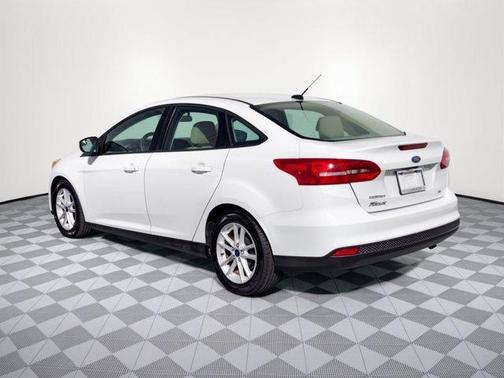 Oxford White 2017 Ford Focus SE