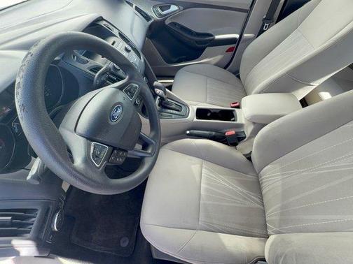 Oxford White 2017 Ford Focus SE