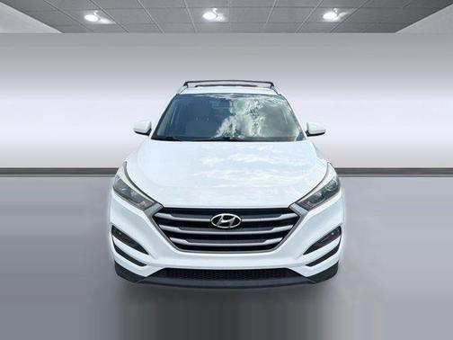 Winter White 2017 Hyundai TUCSON SE