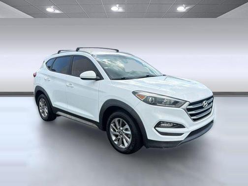 Winter White 2017 Hyundai TUCSON SE