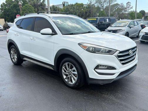 Winter White 2017 Hyundai TUCSON SE