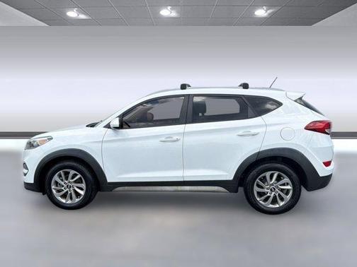 Winter White 2017 Hyundai TUCSON SE