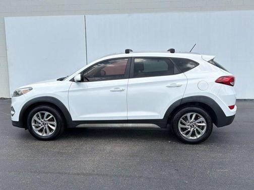 Winter White 2017 Hyundai TUCSON SE