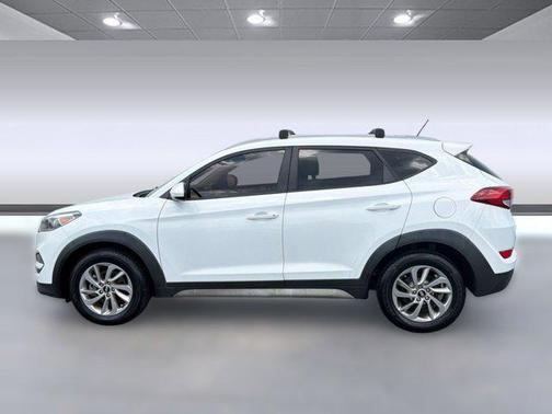 Winter White 2017 Hyundai TUCSON SE