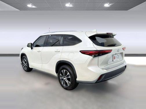 Blizzard Pearl 2021 Toyota Highlander XLE
