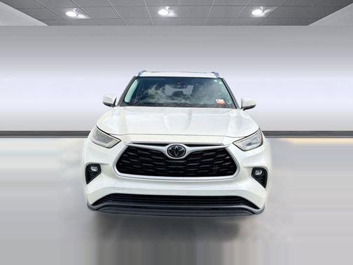 Blizzard Pearl 2021 Toyota Highlander XLE