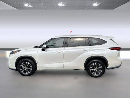 Blizzard Pearl 2021 Toyota Highlander XLE