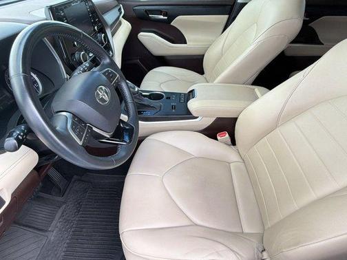 Blizzard Pearl 2021 Toyota Highlander XLE