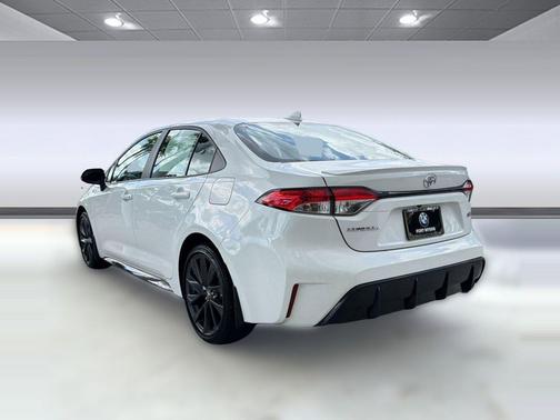 Ice Cap 2024 Toyota Corolla SE