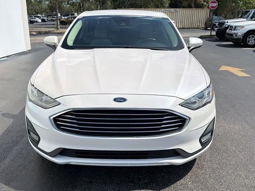 White Platinum Metallic Tri-Coat 2020 Ford Fusion SE