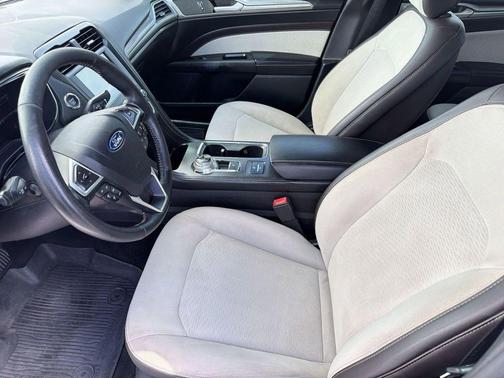 White Platinum Metallic Tri-Coat 2020 Ford Fusion SE