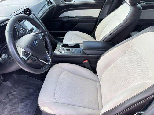 White Platinum Metallic Tri-Coat 2020 Ford Fusion SE
