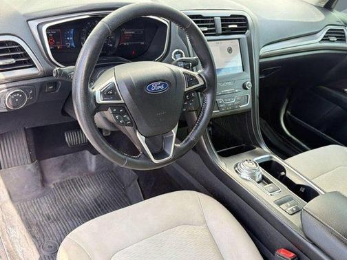 White Platinum Metallic Tri-Coat 2020 Ford Fusion SE