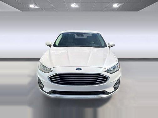 White Platinum Metallic Tri-Coat 2020 Ford Fusion SE