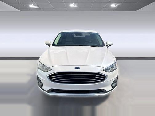 White Platinum Metallic Tri-Coat 2020 Ford Fusion SE