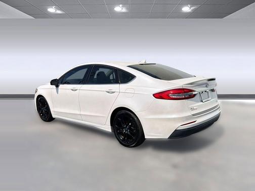 White Platinum Metallic Tri-Coat 2020 Ford Fusion SE